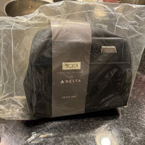 TUMI Delta One Kit Black Pouch. NEW